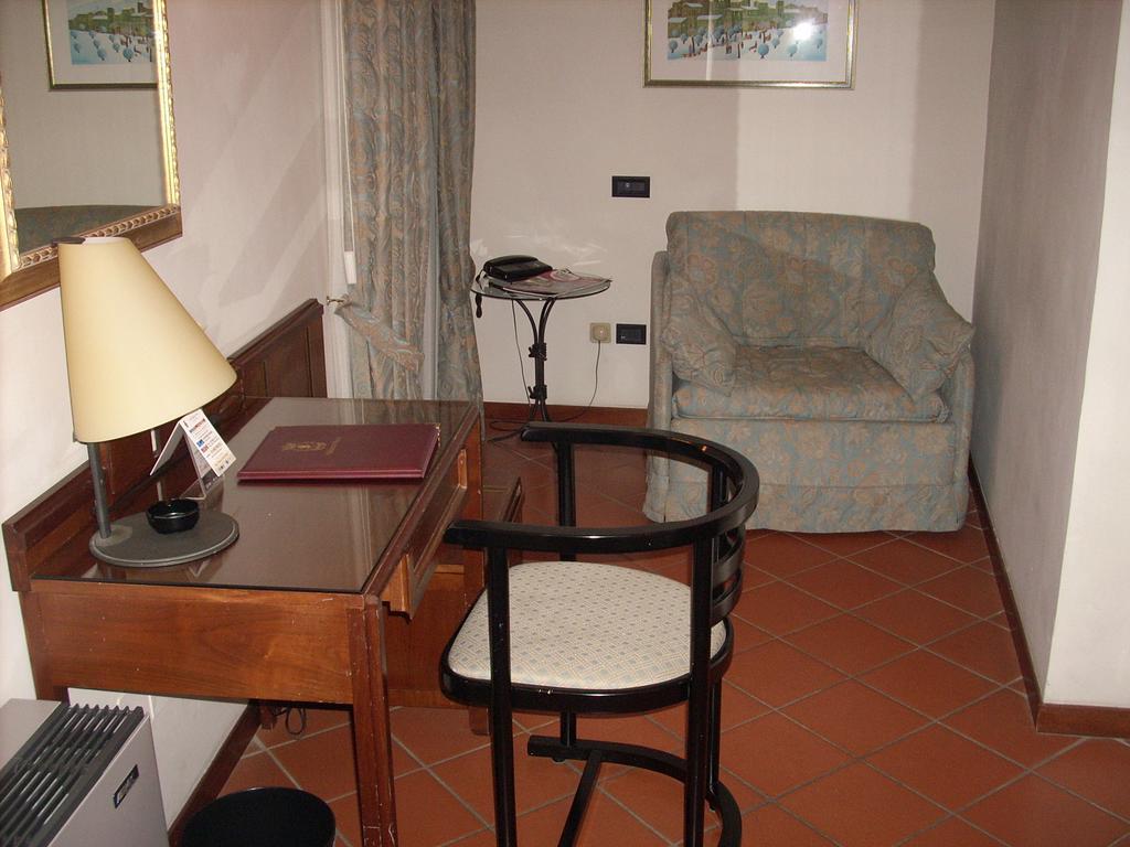Hotel Palazzo Bocci Spello Exterior photo